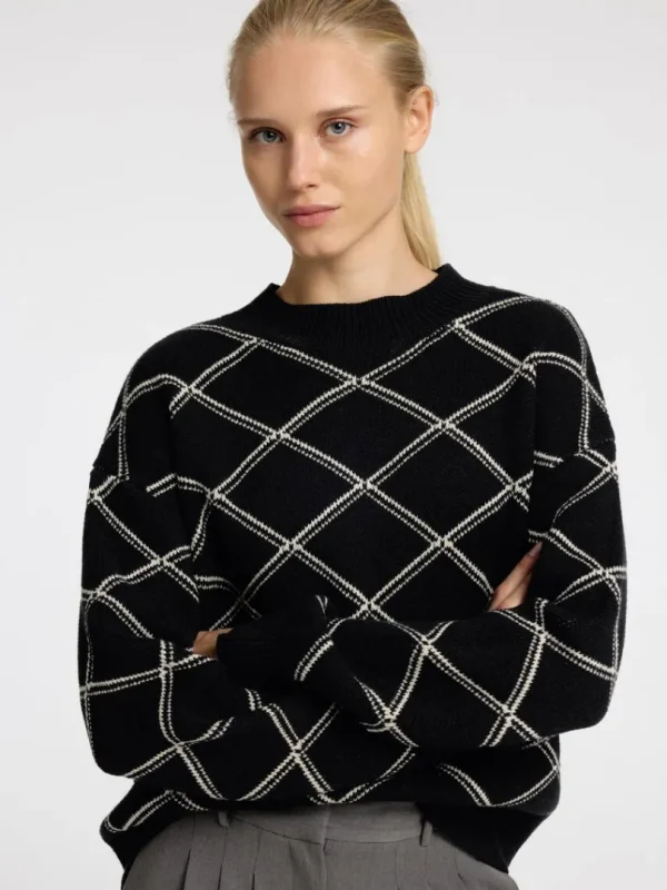 Strik>SELECTED PRINTET HØJHALSET TRØJE Black