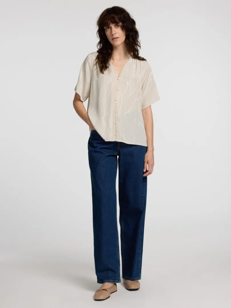printet_top_med_vhals_1.webp Toppe Og Bluser>SELECTED PRINTET TOP MED V-HALS Beige