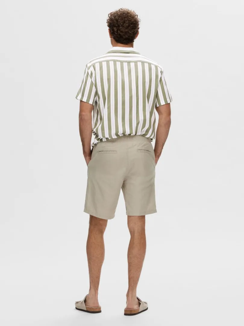 regular_pasform_shorts_1-7.webp Shorts>SELECTED REGULAR PASFORM SHORTS Beige