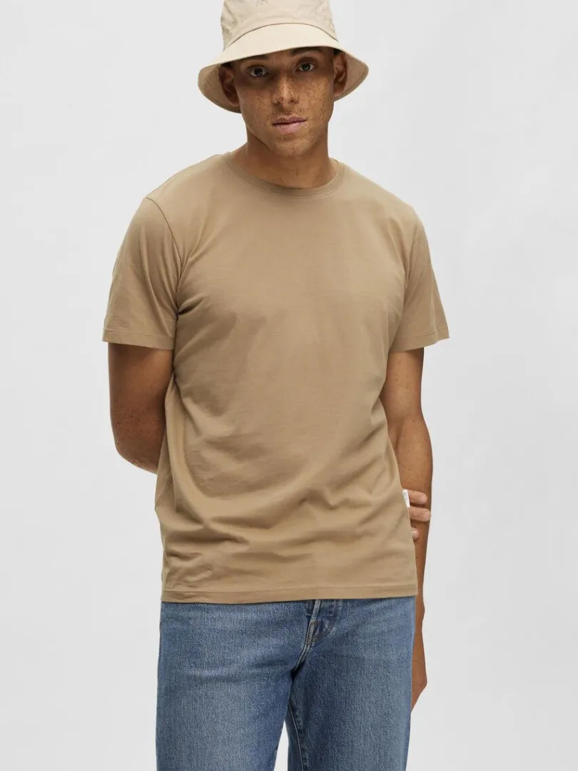 regular_tshirt_2-6.webp T-shirts>SELECTED REGULAR T-SHIRT Brown