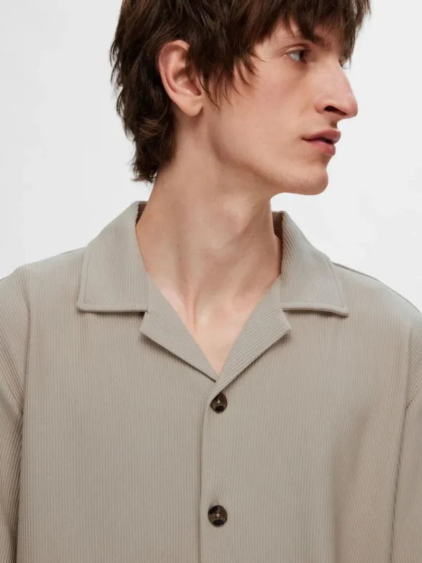 Skjorter>SELECTED RIBBET CUBAN-COLLAR KORTÆRMET SKJORTE Beige