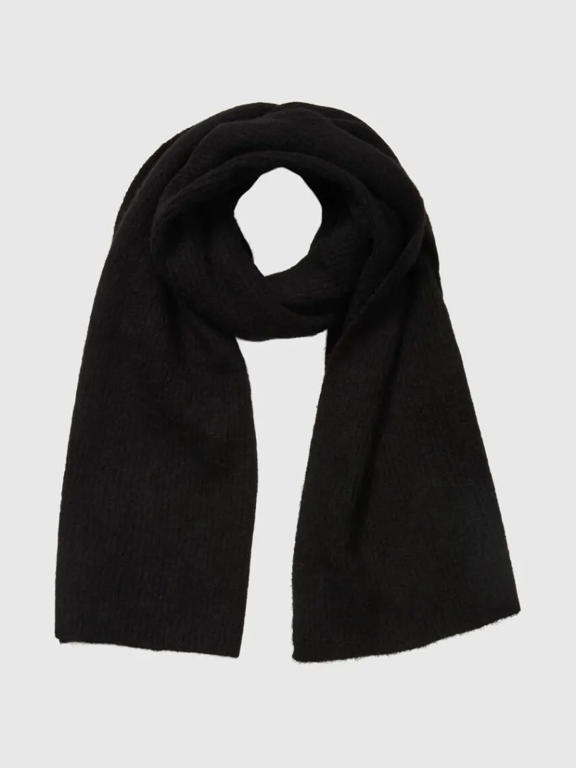 ribbet_halstrklde_0-5.webp Accessories>SELECTED RIBBET HALSTØRKLÆDE Black