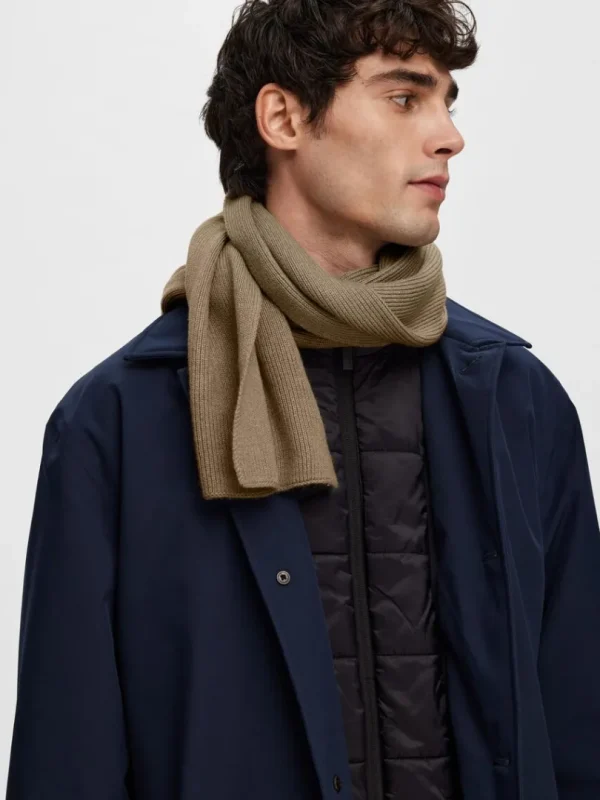 Accessories>SELECTED RIBBET HALSTØRKLÆDE Brown