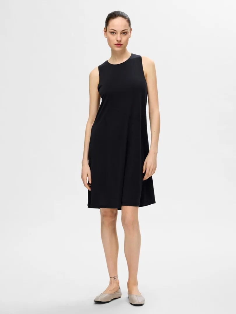 rmels_kort_kjole_1.webp Kjoler>SELECTED ÆRMELØS KORT KJOLE Black
