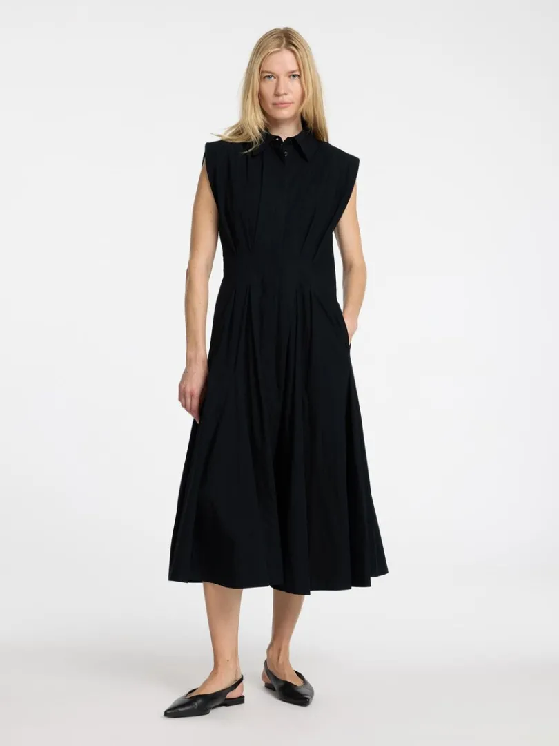 rmels_midikjole_0.webp Kjoler>SELECTED ÆRMELØS MIDIKJOLE Black