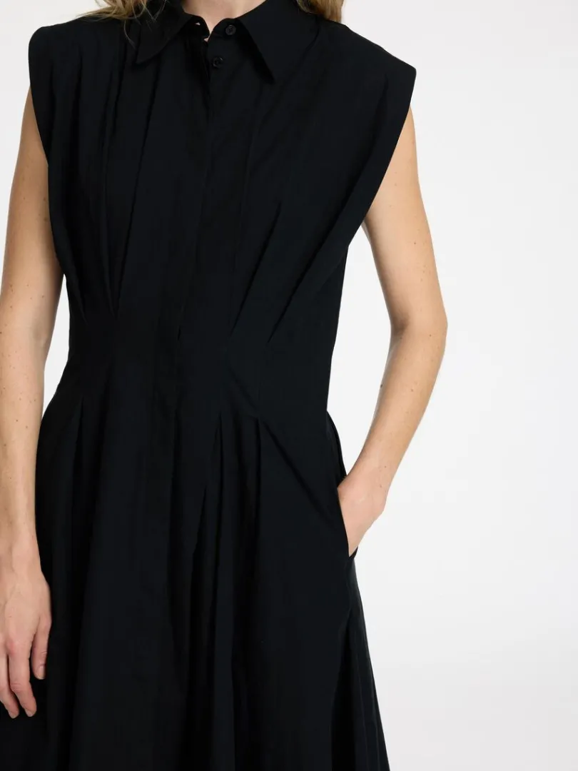 rmels_midikjole_3.webp Kjoler>SELECTED ÆRMELØS MIDIKJOLE Black