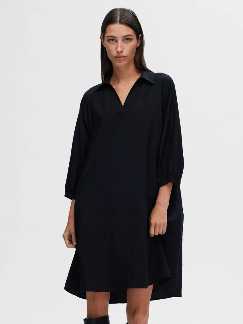 rmer_kort_kjole_0.webp Kjoler>SELECTED 3/4-ÆRMER KORT KJOLE Black