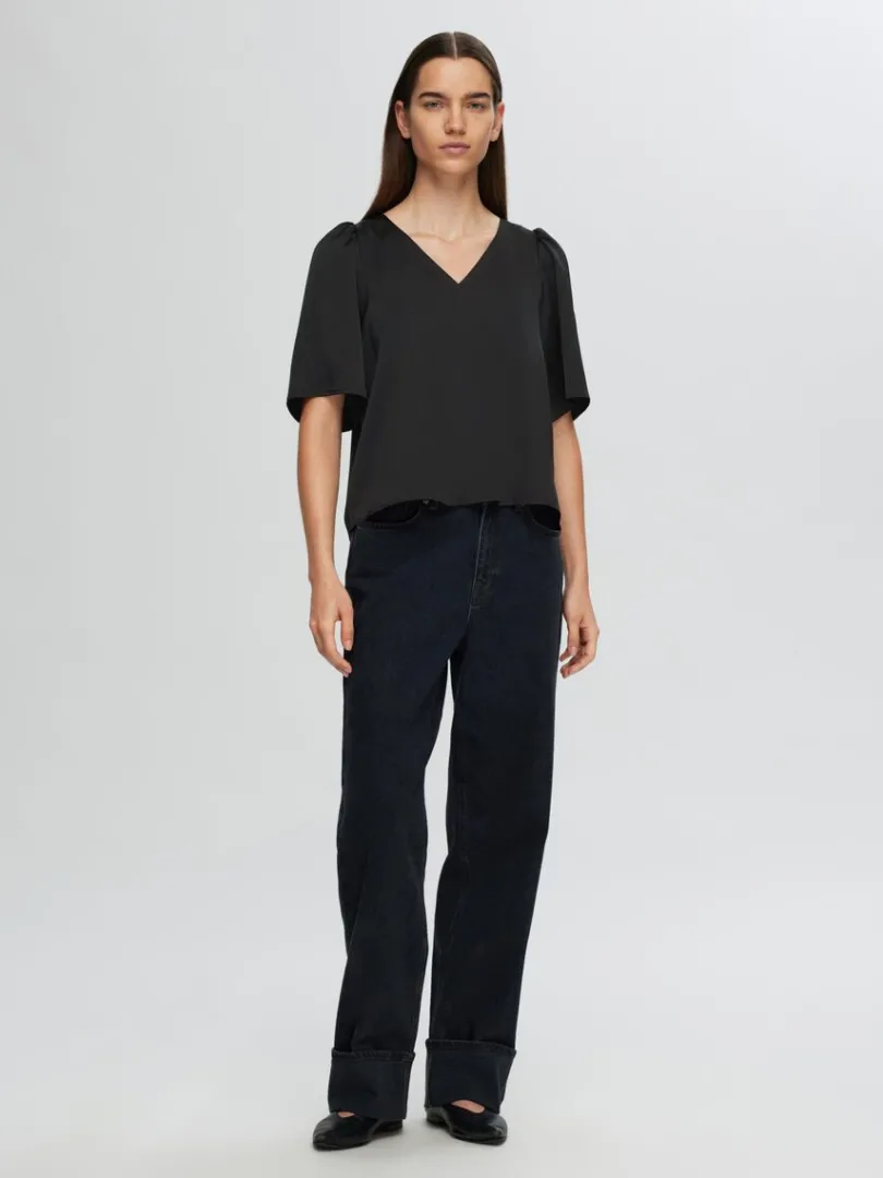 satin_bluse_med_rmer_1.webp Toppe Og Bluser>SELECTED SATIN BLUSE MED 2/4-ÆRMER Black