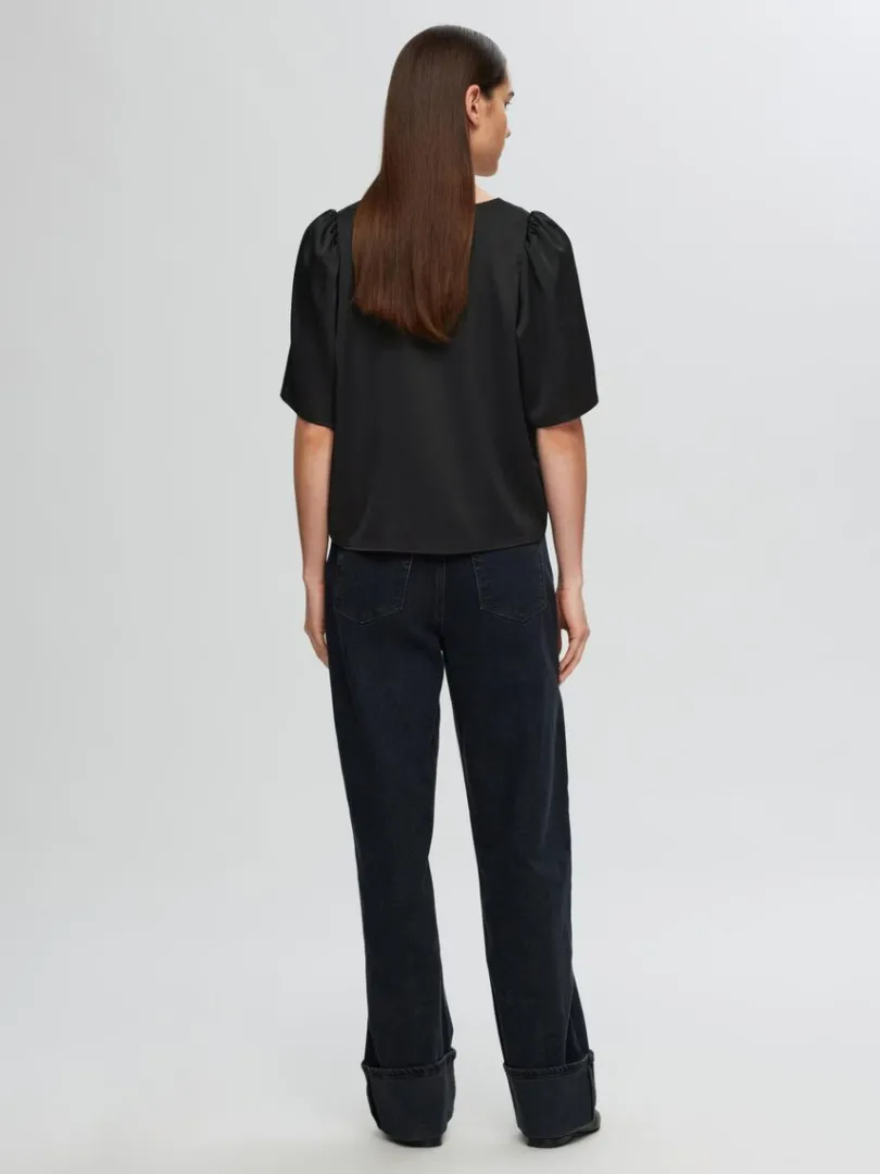 satin_bluse_med_rmer_4.webp Toppe Og Bluser>SELECTED SATIN BLUSE MED 2/4-ÆRMER Black