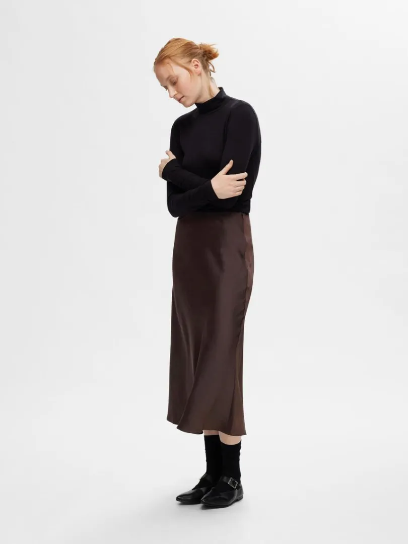 satin_midinederdel_3-4.webp Nederdele>SELECTED SATIN MIDINEDERDEL Brown
