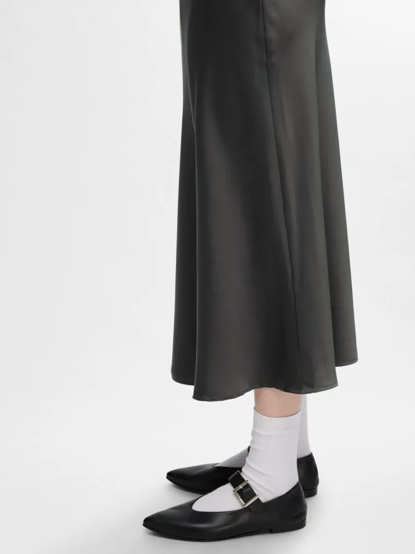 satin_midinederdel_4-3.webp Nederdele>SELECTED SATIN MIDINEDERDEL Grey