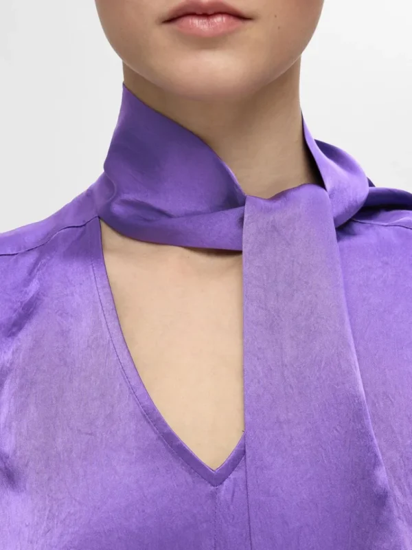Toppe Og Bluser>SELECTED SATINSLØJFE I HALSEN TOP Purple