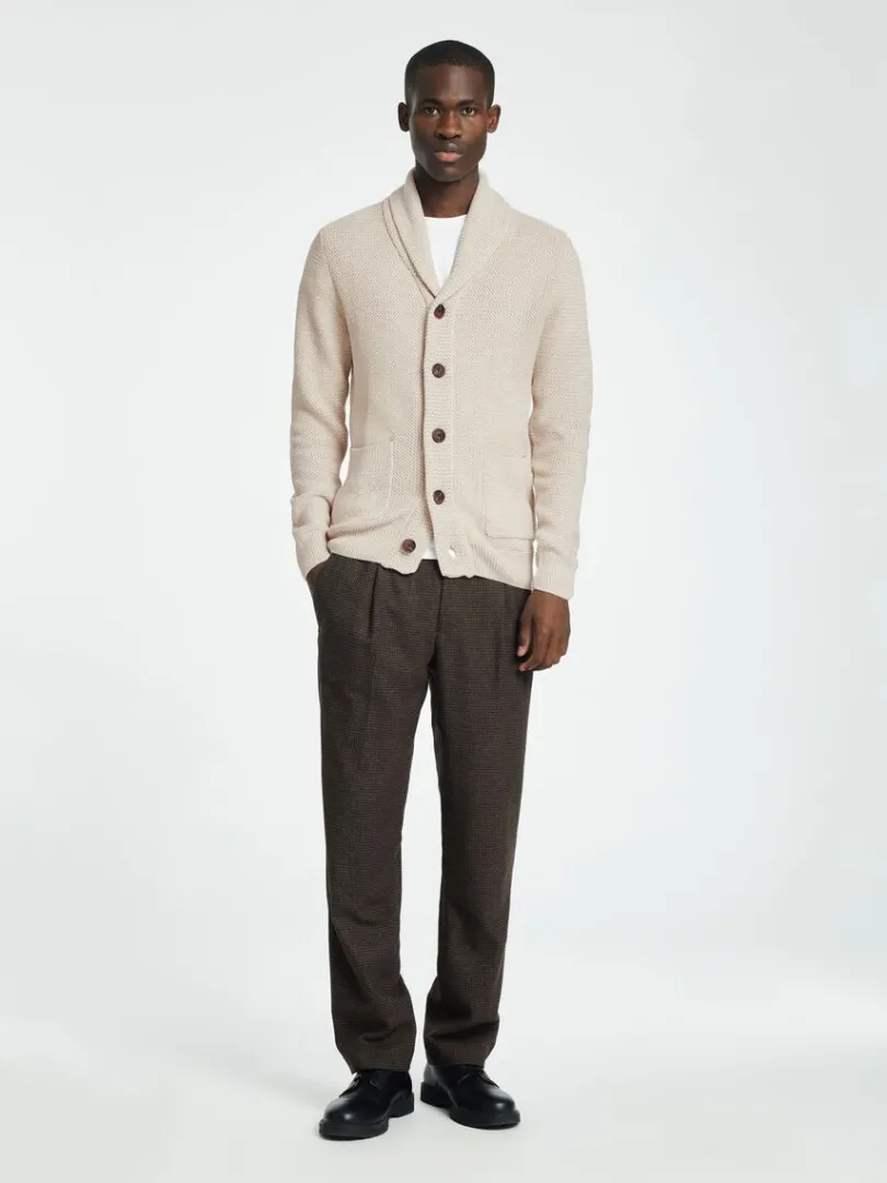 shawlneck_strikket_cardig_1.webp Strik>SELECTED SHAWL-NECK STRIKKET CARDIGAN Beige