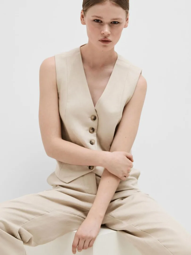 skrddersyede_vest_2-3.webp Jakkesæt & Blazers | Toppe Og Bluser>SELECTED SKRÆDDERSYEDE VEST Beige