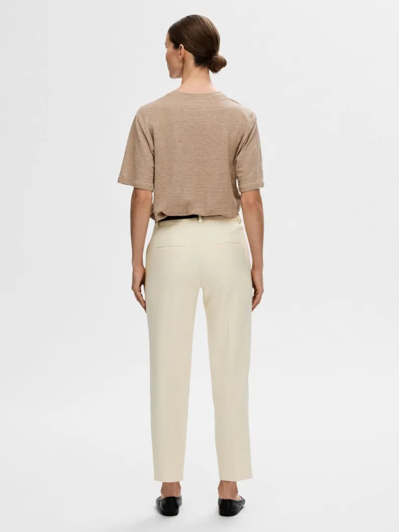 skrddersyet_croppet_bukse_4.webp Bukser>SELECTED SKRÆDDERSYET CROPPET BUKSER Beige