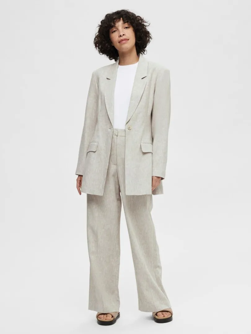 slim_fit_blazer_1-1.webp Jakkesæt & Blazers>SELECTED SLIM FIT BLAZER Beige
