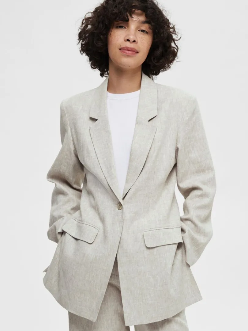 slim_fit_blazer_2-1.webp Jakkesæt & Blazers>SELECTED SLIM FIT BLAZER Beige