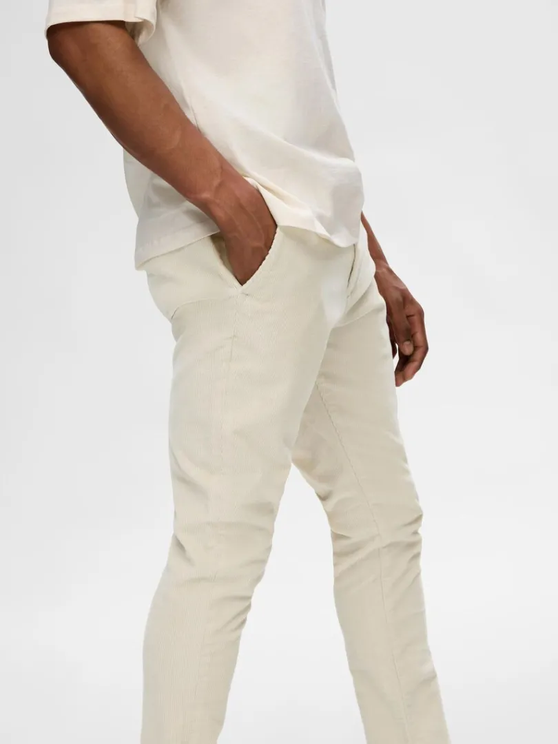slim_fit_fljlsbukser_3.webp Bukser>SELECTED 175 SLIM FIT FLØJLSBUKSER Beige