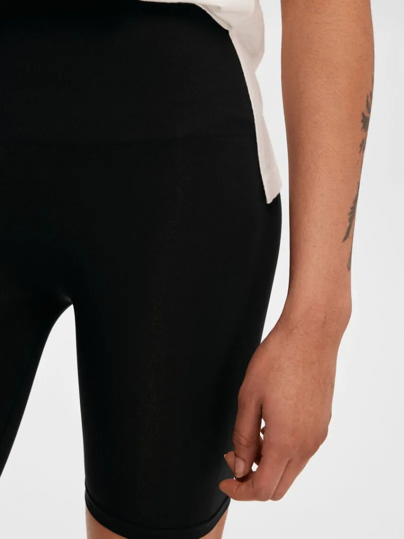 smls_shapewear_shorts_4.webp Shorts>SELECTED SØMLØS SHAPEWEAR SHORTS Black