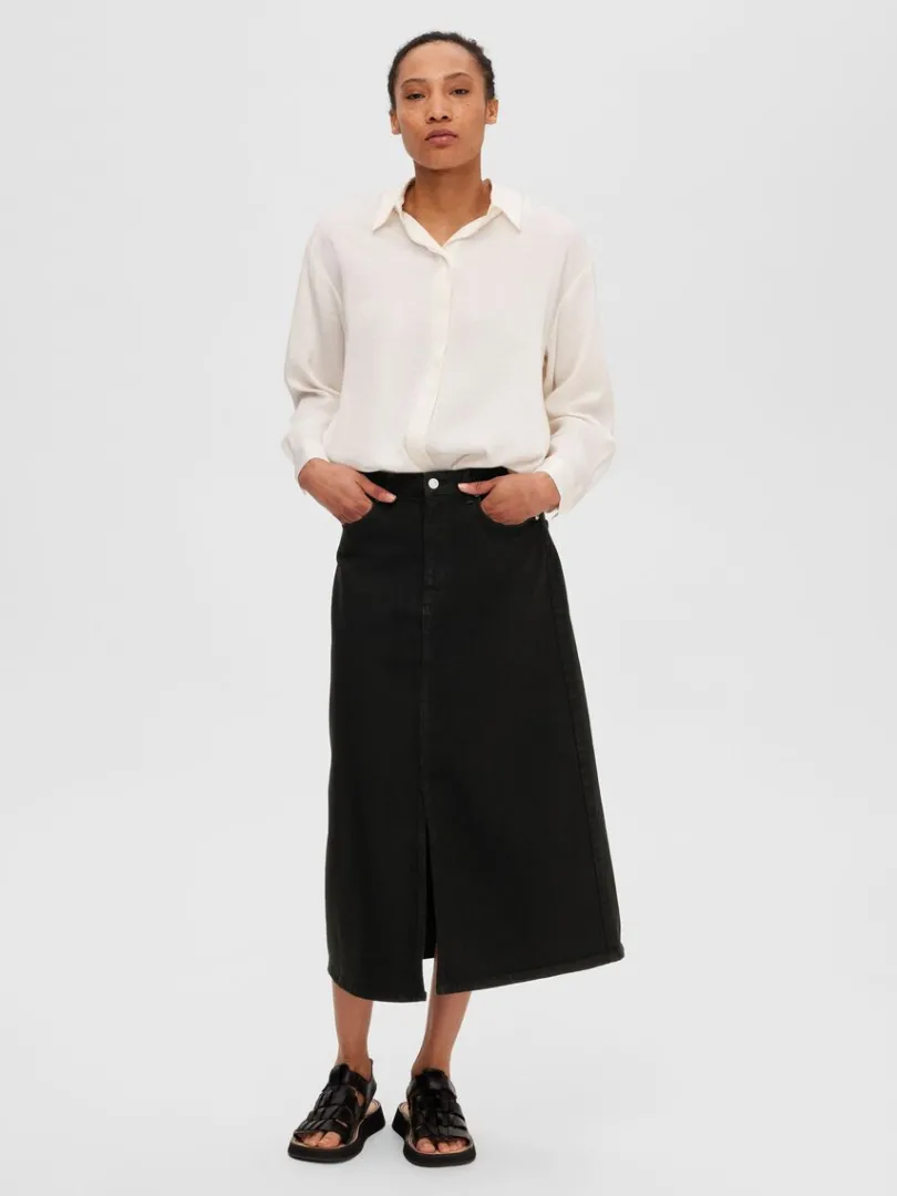 sort_denim_midinederdel_2.webp Nederdele>SELECTED SORT DENIM MIDINEDERDEL Black