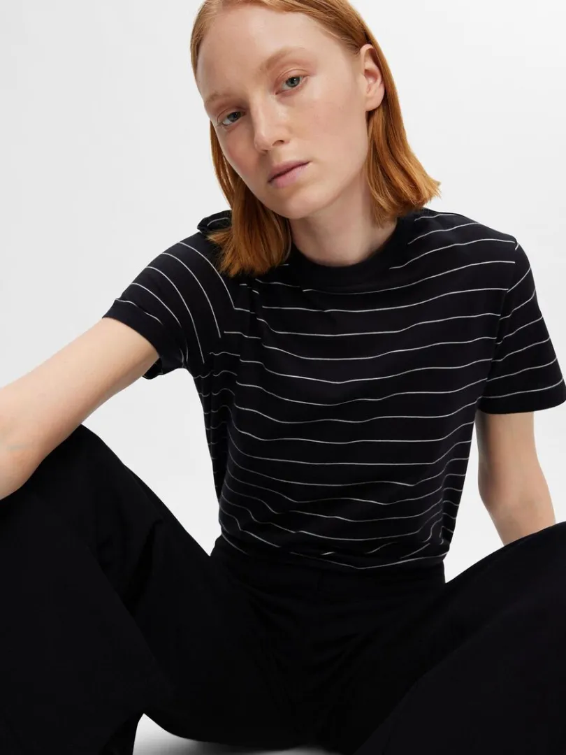stribet_bomuld_tshirt_2-7.webp T-shirts>SELECTED STRIBET BOMULD T-SHIRT Black