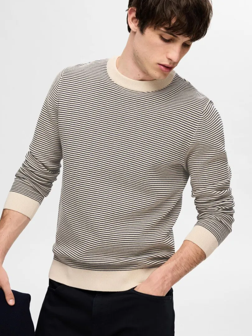 stribet_crewneck_striktrj_2.webp Strik>SELECTED STRIBET CREWNECK STRIKTRØJE Beige