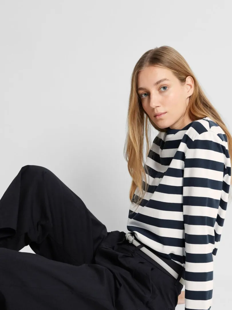 stribet_langrmet_tshirt_2-3.webp T-shirts>SELECTED STRIBET LANGÆRMET T-SHIRT Blue