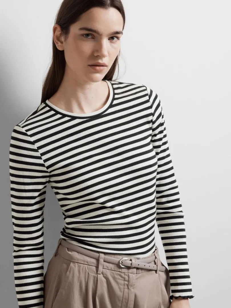 stribet_langrmet_tshirt_2-4.webp T-shirts>SELECTED STRIBET LANGÆRMET T-SHIRT Black
