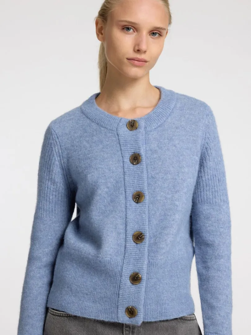 strikket_cardigan_3-4.webp Strik>SELECTED STRIKKET CARDIGAN Blue