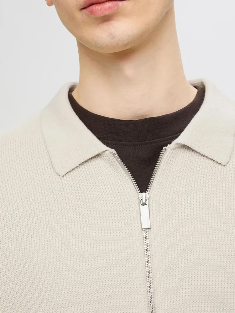 strikket_cardigan_med_lyn_3.webp Strik>SELECTED STRIKKET CARDIGAN MED LYNLÅS Beige
