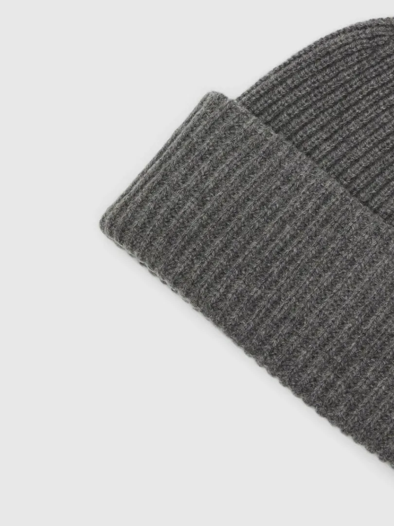 strikket_hue_1-3.webp Accessories>SELECTED STRIKKET HUE Grey