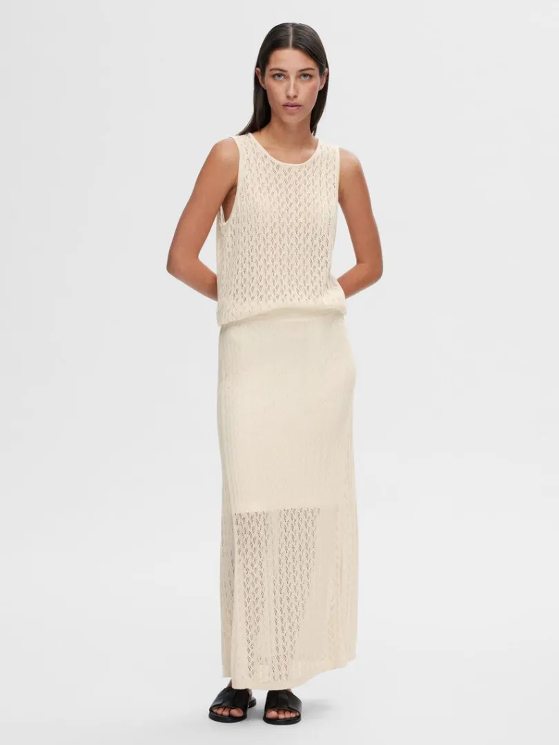 strikket_maxinederdel_2.webp Nederdele>SELECTED STRIKKET MAXINEDERDEL Beige
