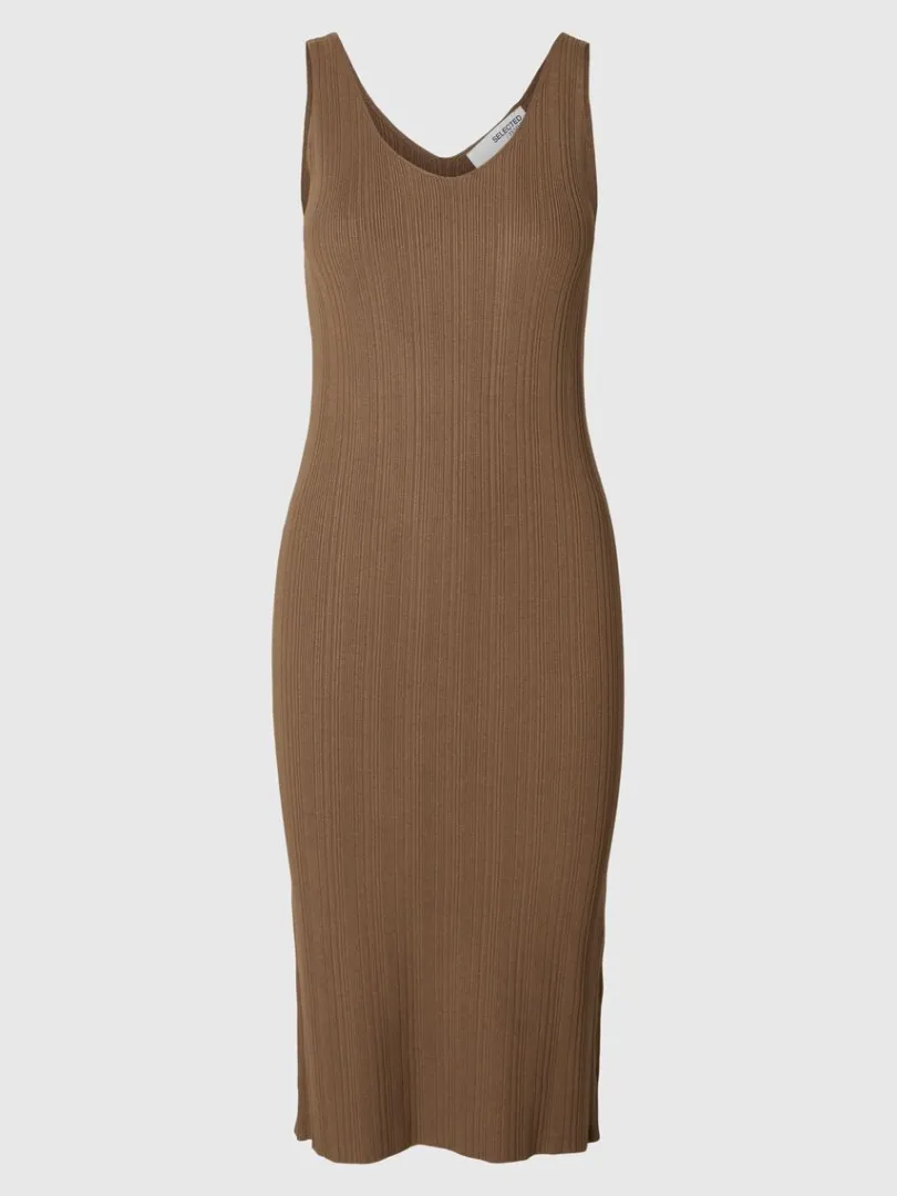 strikket_midikjole_5-1.webp Kjoler | Strik>SELECTED STRIKKET MIDIKJOLE Brown