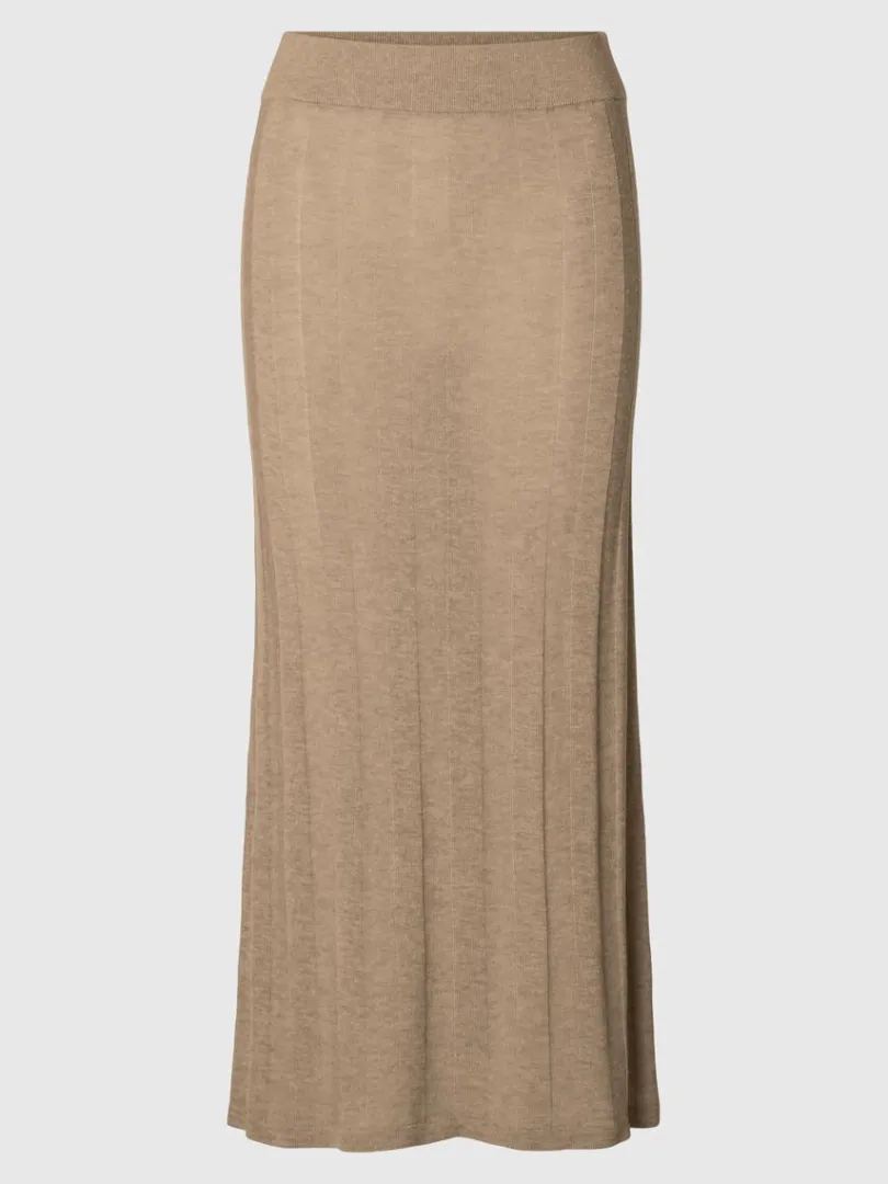 strikket_midinederdel_0-1.webp Nederdele>SELECTED STRIKKET MIDINEDERDEL Beige