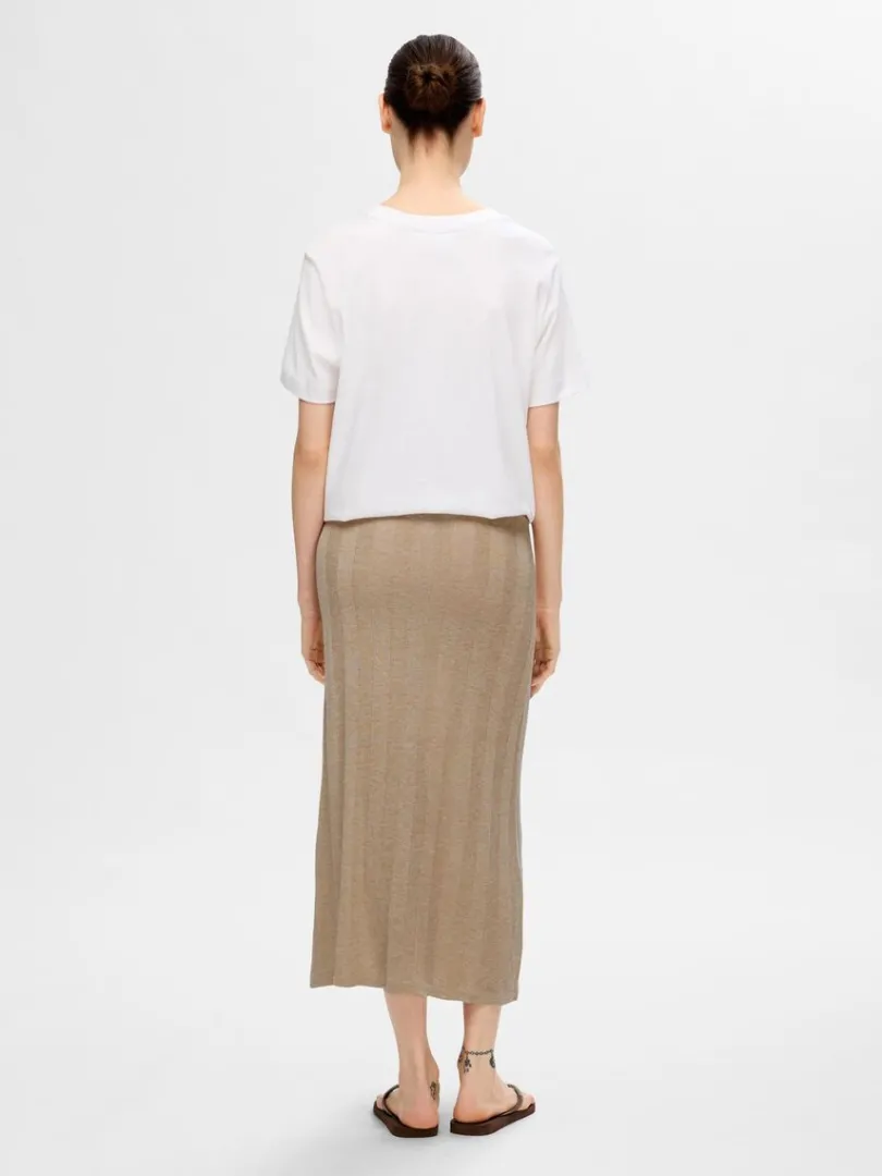 strikket_midinederdel_5.webp Nederdele>SELECTED STRIKKET MIDINEDERDEL Beige