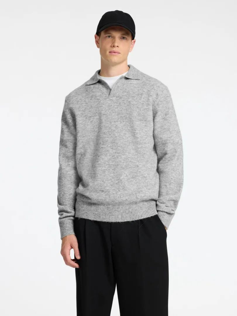 strikket_polo_0.webp Poloer>SELECTED STRIKKET POLO Grey
