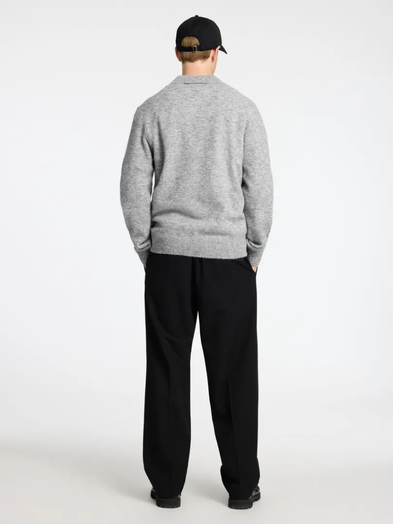 strikket_polo_5.webp Poloer>SELECTED STRIKKET POLO Grey
