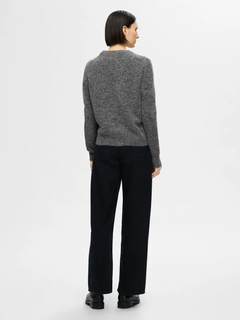 strikket_sweater_med_rund_4-2.webp Strik>SELECTED STRIKKET SWEATER MED RUND HALS Grey