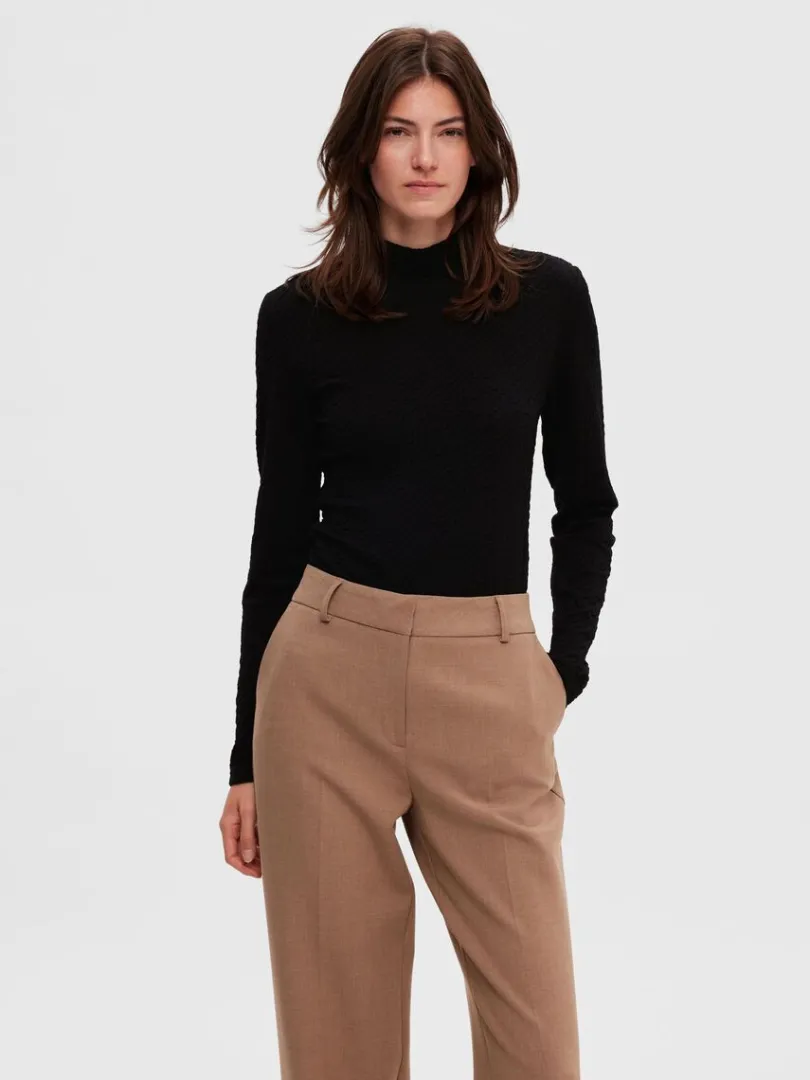 tekstureret_hj_hals_strik_0-1.webp Toppe Og Bluser | Strik>SELECTED TEKSTURERET HØJ HALS STRIKKET TOP Black