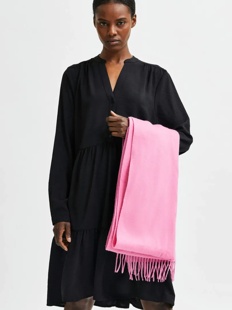 tiered_kort_kjole_2.webp Kjoler>SELECTED TIERED KORT KJOLE Black