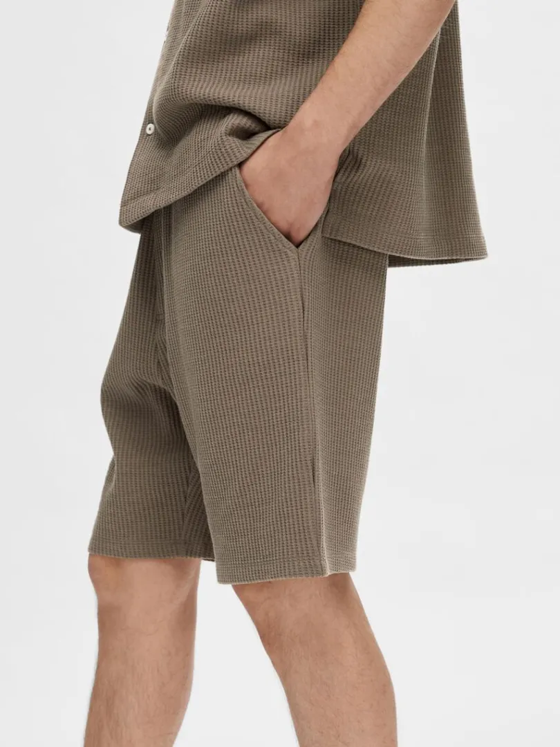 vaflet_shorts_5-2.webp Shorts>SELECTED VAFLET SHORTS Brown