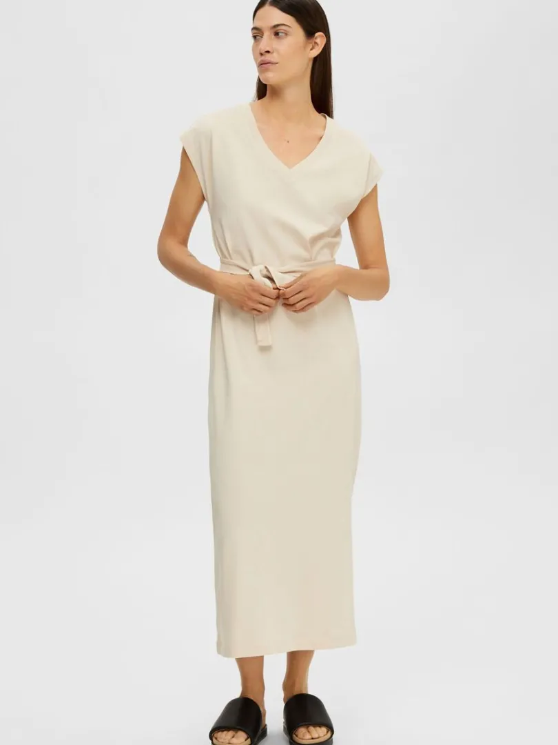 vneck_midikjole_2.webp Kjoler>SELECTED V-NECK MIDIKJOLE Beige